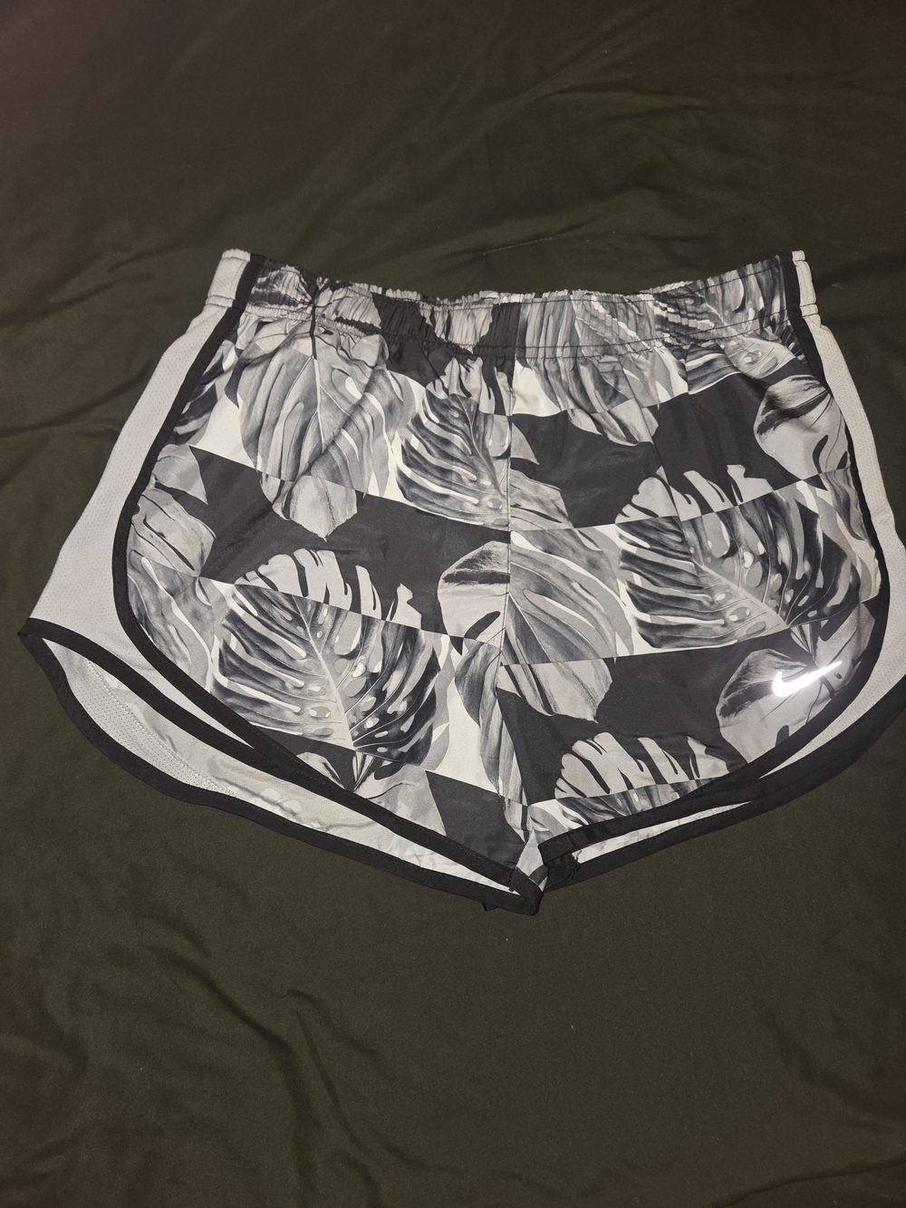 Nike Womens Dri-Fit Tempo Printed Running Shorts 3" Size Medium - Picture 6 of 6